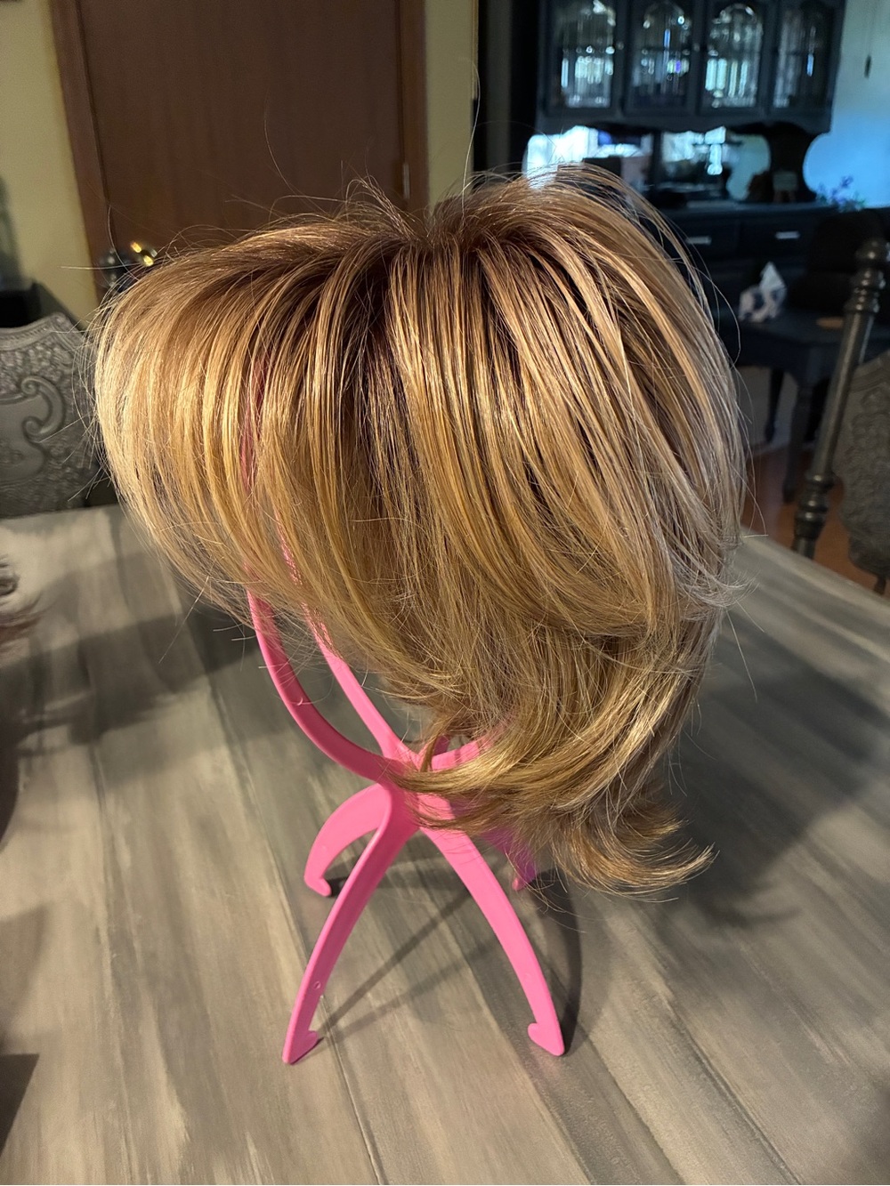 Jon Renau Blonde Layered Short Wig - Natural Golden Blonde. Synthetic. Beautifu. - Picture 2 of 8